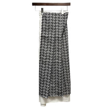 Lade das Bild in den Galerie-Viewer, COMME des GARCONS コムデギャルソン 99SS ピン付きフラワーレースデザイン巻きスカート AD1998