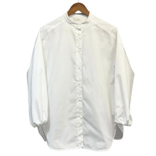 画像をギャラリービューアに読み込む, yori ヨリ バンドカラーバックギャザーロングシャツブラウス YR2021-135AW-3 F ホワイト 14687