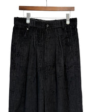 Load image into Gallery viewer, BLESS N°68 ブレス Ultrawidepleated BLACK CORD プリーツコーデュロイワイドパンツ 13955