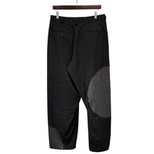 画像をギャラリービューアに読み込む, S'YTE by yohji yamamoto サイト ヨウジヤマモト WASHER WOOL GABARDINE CUT-OUT STRIPED PANTS ウールギャバジンツータックパンツ 2 ブラック UT-P21-101 14820