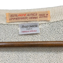 Lade das Bild in den Galerie-Viewer, FANNI LEMMERMAYER for ANATOMICA ファニレママイヤー アナトミカ V NECK CARDIGUN 2PLY ALPACA OFF WHITE DIAMOND アルパカカーディガン オフホワイト 15656