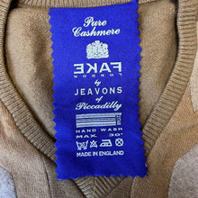 画像をギャラリービューアに読み込む, FAKE LONDON フェイクロンドン ユニオンジャック ピュアカシミヤVネックニットセーター キャメル 3497