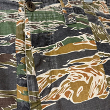 Lade das Bild in den Galerie-Viewer, DRIES VAN NOTEN ドリスヴァンノッテン 20SS カモフラ柄カーゴショートパンツ 46 カーキ 14722