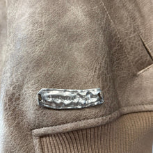 이미지를 갤러리 뷰어에 로드 , ANDERSSON BELL アンダースンベル TANYA FAUX LEATHER PINTUCK BOMBER JACKET ショート丈フェイクレザーボンバージャケット awa516w M ベージュ 14741