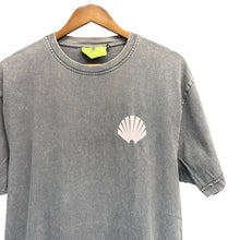 Load image into Gallery viewer, New Amsterdam Surf Association ニューアムステルダムサーフアソシエーション Logo tee black ガーメントダイ加工プリントTシャツ 14152