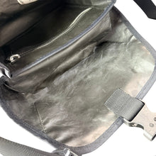 画像をギャラリービューアに読み込む, Acne Studios アクネストゥディオズ 21AW ナイロンショルダーバッグ FN-UX-BAGS000072 ネイビー 15688