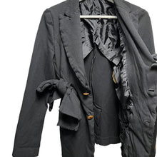 Load image into Gallery viewer, COMME des GARCONS コムデギャルソン 13AW ポリエステル縮絨加工リボンデザインジャケット GL-J067 XS ブラック 3468