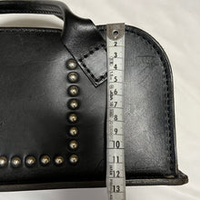 Lade das Bild in den Galerie-Viewer, COMME des GARCONS コムデギャルソン スタッズレザーハンドバッグ
