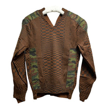 Load image into Gallery viewer, COMME des GARCONS コムデギャルソン 01SS 迷彩テープデザイン総柄Vネックニットカーディガン GN-100040