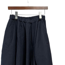 Lade das Bild in den Galerie-Viewer, COMME des GARCONS コムデギャルソン 14AW ポリエステル縮絨加工スカートライクイージーパンツ GN-P019