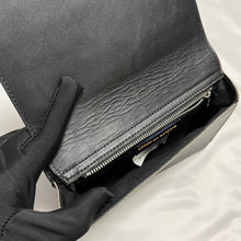 Load image into Gallery viewer, COMME des GARCONS コムデギャルソン スタッズレザーショルダーバッグ ポシェット