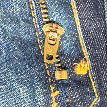 Load image into Gallery viewer, JUNYA WATANABE ジュンヤワタナベ 06AW スタッズデザイン再構築デニムミニスカート JR-S095 14214