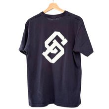 Lade das Bild in den Galerie-Viewer, Dragons×BEAUTY&YOUTH 中日ドラゴンズ ビューティーアンドユース 22SS DRAGONS×BY 17 LOGO T プリントTシャツ 14086