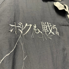 画像をギャラリービューアに読み込む, Yohji Yamamoto POUR HOMME ヨウジヤマモトプールオム 24SS W/RY HARD TWISTED GABARDINE BACK PT JACKET メッセージ刺繍スナップボタンジャケット HS-J28-102 14254