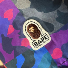 Load image into Gallery viewer, A BATHING APE アベイシングエイプ SAMPLE マルチカラーカモフラパッチワークプリントフーデットダウンジャケット