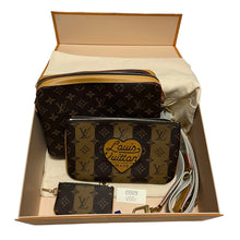 Load image into Gallery viewer, LOUIS VUITTON×NIGO ルイヴィトン ニゴ LVスクエアード コレクション TRIO MESS.M.STR.MARRON トリオ メッセンジャーバッグ M45965