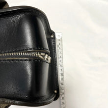 Lade das Bild in den Galerie-Viewer, COMME des GARCONS コムデギャルソン スタッズレザーハンドバッグ