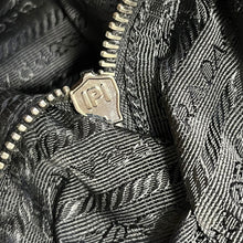 画像をギャラリービューアに読み込む, PRADA プラダ 2WAYショルダーナイロンハンドバッグ ロゴプレートトートバッグ