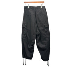 Lade das Bild in den Galerie-Viewer, S'YTE by yohji yamamoto サイト ヨウジヤマモト COTTON TWILL GATHERED POCKET CARGO ギャザーポケットカーゴパンツ UQ-P23-001 3 ブラック 15823