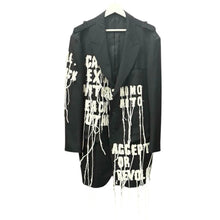 画像をギャラリービューアに読み込む, Yohji yamamoto POUR HOMME ヨウジヤマモトプールオム 24AW アップリケメッセージデザイン肩バックルピークドラペルウールギャバジンジャケット 14276