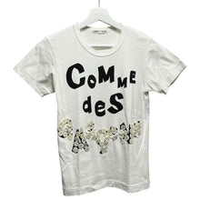 Load image into Gallery viewer, COMME des GARCONS コムデギャルソン Button Party ボタン装飾プリントTシャツ OO-T009 13869