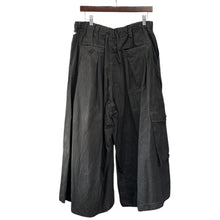Load image into Gallery viewer, S'YTE by yohji yamamoto サイト ヨウジヤマモト PIGMENT PRINT RIPSTOP CARGO CULOTTE PANTS カーゴキュロットパンツ UM-P05-004 ブラック 15819