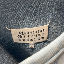 Load image into Gallery viewer, Maison Margiela メゾンマルジェラ 23SS ドロップショルダーダメージウォッシュ加工クルーネックスウェット S50GU0207
