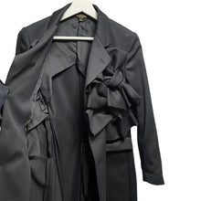 Load image into Gallery viewer, COMME des GARCONS コムデギャルソン 13AW リボンデザインロングジャケット GL-J074