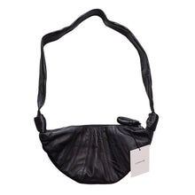 Load image into Gallery viewer, LEMAIRE ルメール 20SS SMALL BUM BAG Croissant Bag レザーショルダーバッグ クロワッサンバッグ BG253 LL095 13998