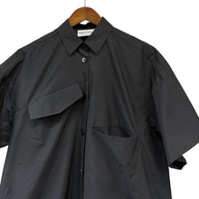 Load image into Gallery viewer, nagonstans ナゴンスタンス 23SS asymmetry half sleeves shirt アシンメトリー半袖シャツ 470GS530-0920 M ブラック R14637
