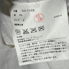Load image into Gallery viewer, COMME des GARCONS コムデギャルソン Button Party ボタン装飾プリントTシャツ OO-T009 13869