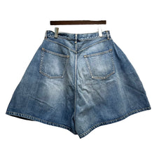Load image into Gallery viewer, CLASS クラス 23SS 12oz DENIM AGING FINISH ビッグワイドデニムショートパンツ