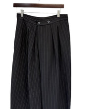 Load image into Gallery viewer, COMME de GARCONS COMME des GARCONS コムコム コムデギャルソン 16SS タックデザインストライプワイドハーフパンツ RQ-P011 13895