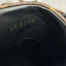 Load image into Gallery viewer, LOUIS VUITTON ルイヴィトン ランアウェイ モノグラムスニーカー BM0280 8 1/2 ブラウン 15646