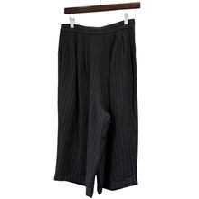 Load image into Gallery viewer, COMME de GARCONS COMME des GARCONS コムコム コムデギャルソン 16SS タックデザインストライプワイドハーフパンツ RQ-P011 13895