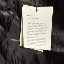 Load image into Gallery viewer, LEMAIRE ルメール 22AW BELTED DB JACKET シルク混ベルテッドテーラードジャケット JA146 LF208