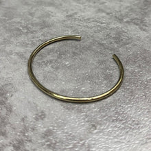 画像をギャラリービューアに読み込む, SAINT LAURENT PARIS サンローランパリ ナローバングル ブレスレット M ゴールド 14771