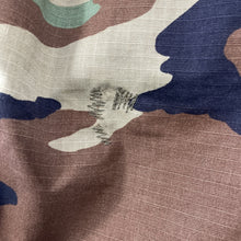 Lade das Bild in den Galerie-Viewer, Atelier & Repairs × ZIRAN シルクパッチワーク迷彩カーゴパンツ