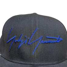 画像をギャラリービューアに読み込む, yohji yamamoto POUR HOMME×NEW ERA ヨウジヤマモトプールオム ニューエラ 19SS LOOK12 ロゴ刺繍ベースボールキャップ