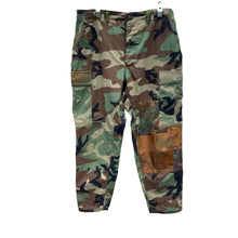 Lade das Bild in den Galerie-Viewer, Atelier & Repairs × ZIRAN シルクパッチワーク迷彩カーゴパンツ