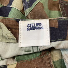 Lade das Bild in den Galerie-Viewer, Atelier & Repairs × ZIRAN シルクパッチワーク迷彩カーゴパンツ