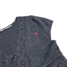 Load image into Gallery viewer, MARY QUANT LONDON マリークワント ロゴピンバッチ付きニットワンピース