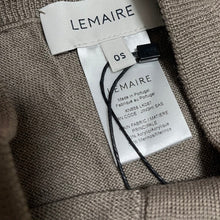Load image into Gallery viewer, LEMAIRE ルメール 22AW BUTTONED SNOOD ボタンデザインスヌード