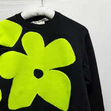 Lade das Bild in den Galerie-Viewer, COMME des GARCONS コムデギャルソン 22SS Floral Asymmetric Sweater 花柄アシンメトリーポリエステルニット GI-N014 AD2021