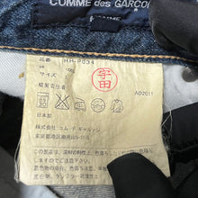 Load image into Gallery viewer, COMME des GARCONS HOMME コムデギャルソンオム 11AW ヴィンテージウォッシュ加工デニムパンツ HH-P034