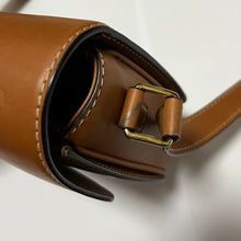 Lade das Bild in den Galerie-Viewer, CELINE セリーヌ TRIOMPHE クラシック トリオンフ ショルダーバッグ ナチュラルカーフスキン タンカラー