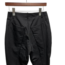 Load image into Gallery viewer, noir kei ninomiya ノワールケイニノミヤ 15SS ウールストライプデザインクロップドパンツ 3O-P006