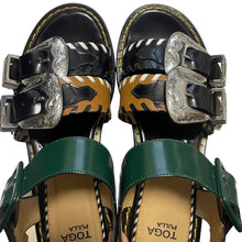 画像をギャラリービューアに読み込む, TOGA PULLA トーガプルラ メタルバックルプラットフォームサンダル