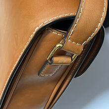 Lade das Bild in den Galerie-Viewer, CELINE セリーヌ TRIOMPHE クラシック トリオンフ ショルダーバッグ ナチュラルカーフスキン タンカラー