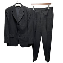 Load image into Gallery viewer, COMME des GARCONS HOMME コムデギャルソンオム 04AW ウールストライプセットアップスーツ ジャケット パンツ AD2004